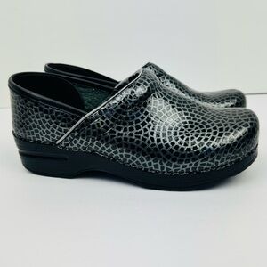 Dansko Professional Clogs, Women’s Size 39. Black and silver mosaic pattern.